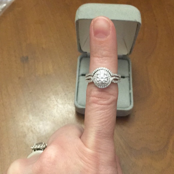 STERLING SILVER AND CZ WEDDING SET - Picture 8 of 8